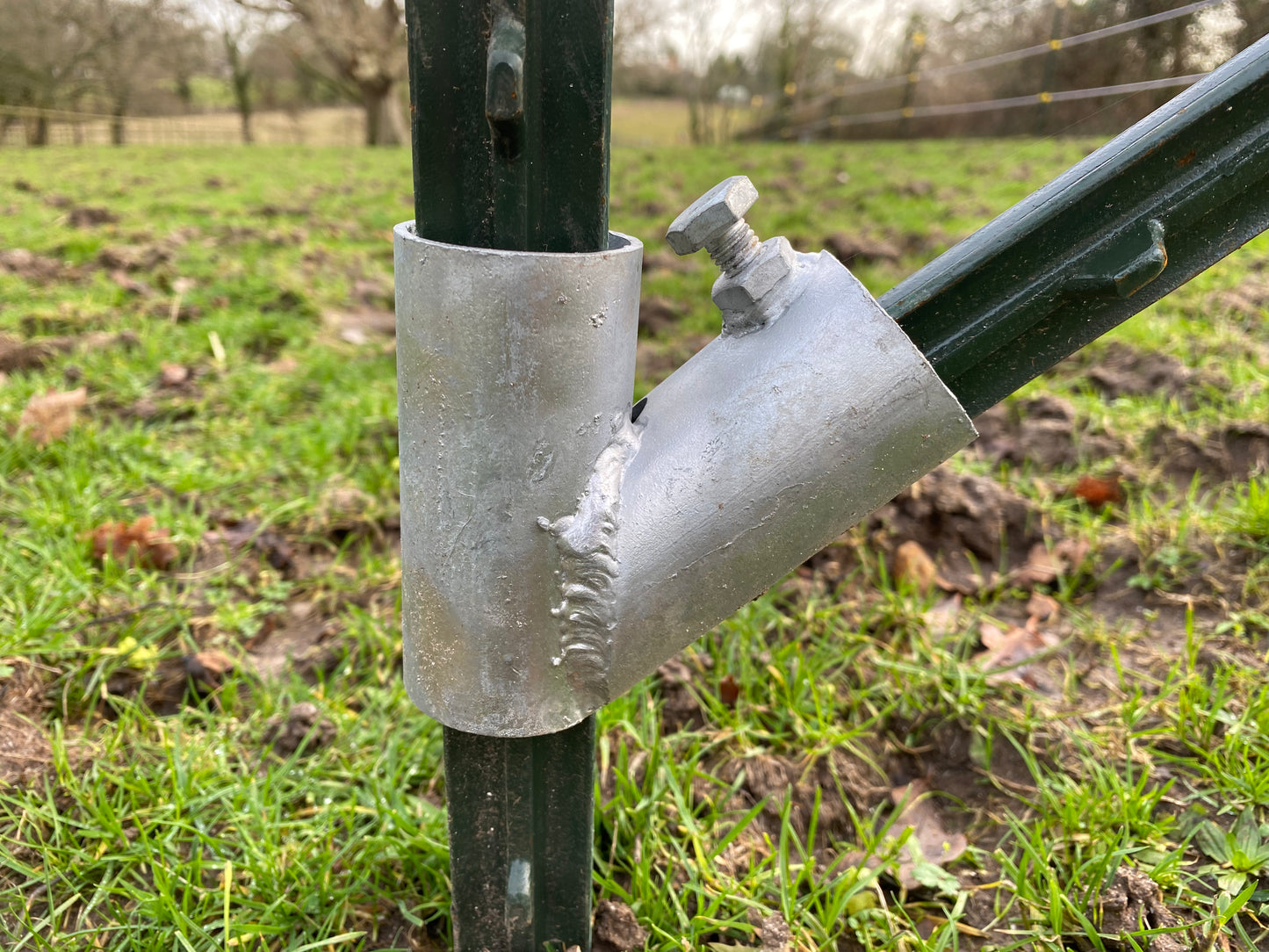 T-Post Fence System Corner Set