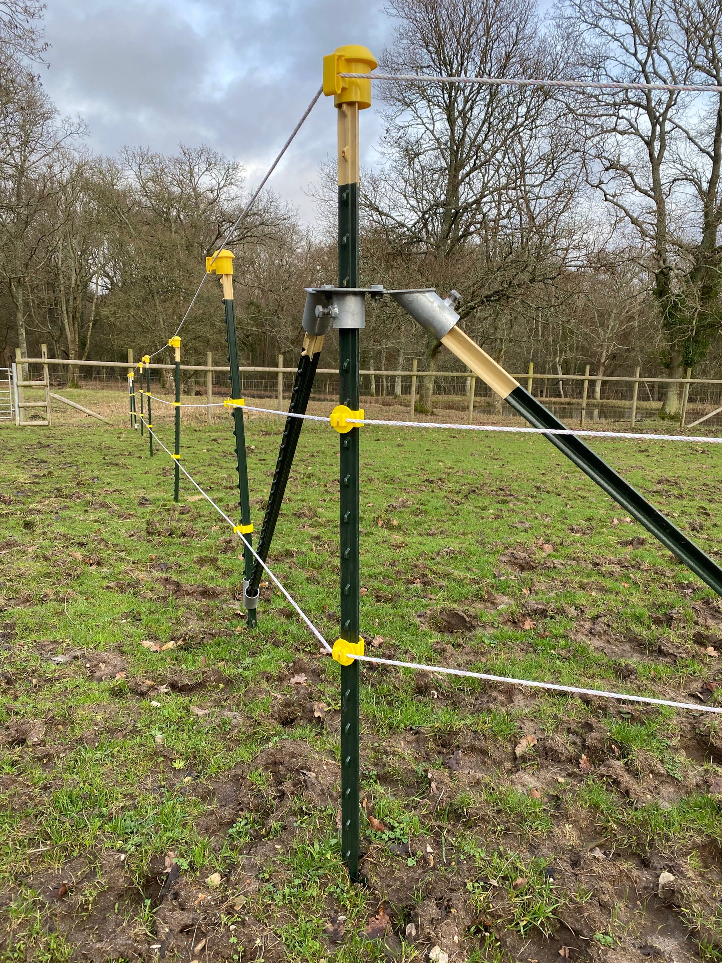 T-Post Fence System Corner Set